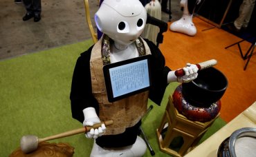 В Японии робот стал буддийским священником