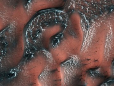 NASA опубликовало фото снежных дюн на поверхности Марса