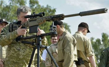 Порошенко лично покупает оружие для украинской армии