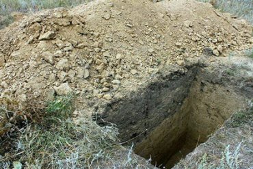 В России работник кладбища умер в чужой могиле