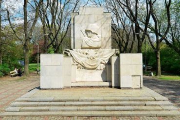 В Варшаве демонтируют памятник Благодарности советским солдатам