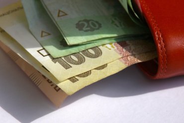 Достойная зарплата — это сколько? Известные украинцы назвали суммы