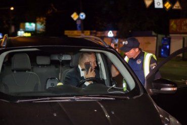 В Киеве бывшего посла Украины в США поймали пьяным за рулем