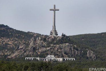 Правительство Испании приняло декрет о перезахоронении Франко