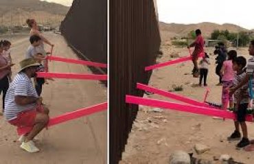 На границе между США и Мексикой установили качели