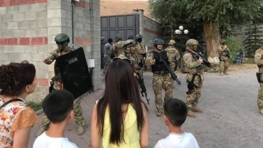 Штурм резиденции экс-президента Киргизии: Спецназ отступил