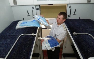 В «Укрзализныце» отчитались, как украинцы воруют из вагонов подушки и одеяла