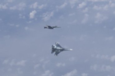 На самолет Шойгу напал истребитель НАТО