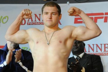 Александр Усик дебютирует в супертяжелом весе в бою против россиянина Федосова