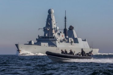 Британия направила эсминец в Персидский залив для защиты гражданских судов