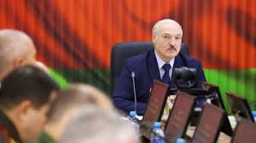 Лукашенко поручил перебросить десантников к западной границе Беларуси