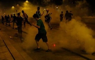 Фанаты ПСЖ устроили в Париже беспорядки из-за поражения клуба