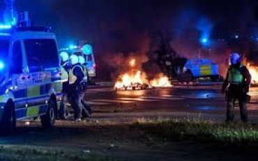 В Швеции вспыхнули беспорядки после сожжения Корана местным художником