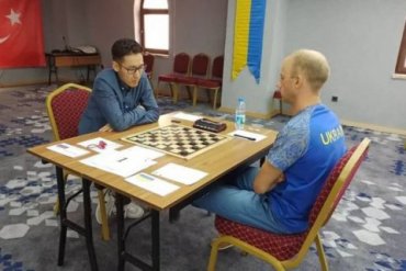 Украинец выиграл дважды подряд ЧЕ по шашкам