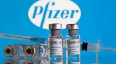 Вакцина Pfizer первой получила полное одобрение в США