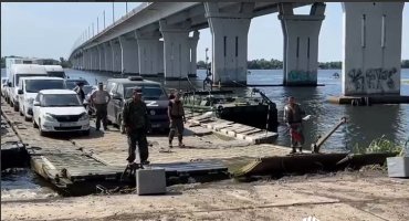 Окупанти показали, як працює поромна переправа біля Антонівського мосту