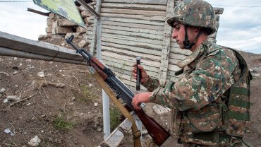 Азербайджан стягує війська до Нагірного Карабаху: на кордоні лунали вибухи