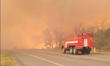 У Ростовській області масштабна пожежа спалює хутори та станиці