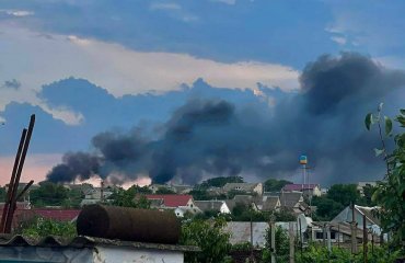 У Чорнобаївці знову вибухи та дим