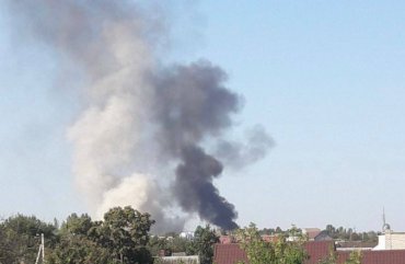 У Херсоні пролунали вибухи: у місті стовпи диму