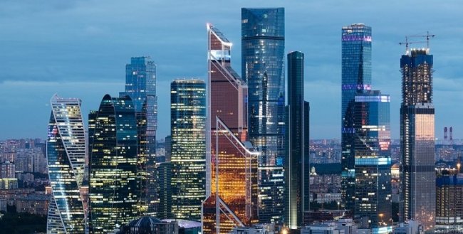 Знову по вежі IQ у Москва-сіті: столицю РФ атакували безпілотники