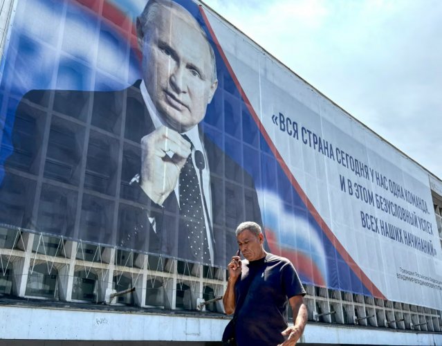 Вербувальники Путіна полюють на російських чоловіків, щоб уникнути нової масової мобілізації – The Guardian