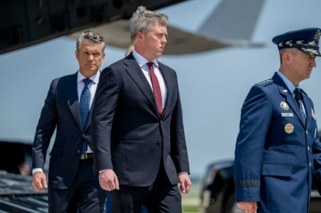 Міністр армії США, який закликав учитися в України, залишить посаду через конфлікт з Гегсетом – WSJ