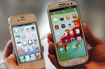 Apple просит суд запретить компании Samsung продавать новейший смартфон