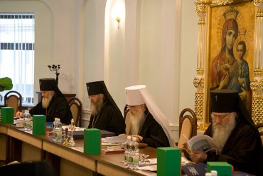 Синод Белорусской православной церкви лишил трех священнослужителей сана