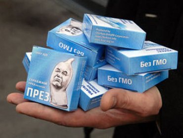 Распространитель презервативов с Януковичем выиграл суд у милиции