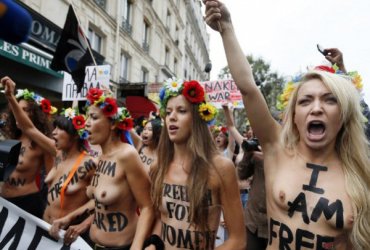 Журналистка вступила в FEMEN и узнала, сколько там получают за топлес-акции