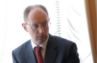 Яценюк назвал решение Журавского отозвать законопроект о клевете «спекуляцией»