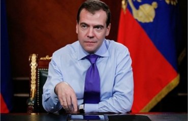 Медведев призвал украинцев беречь правительство Азарова