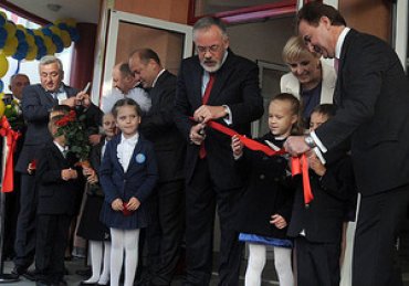 Табачник и Попов открыли гимназию, идеологически близкую к панславизму
