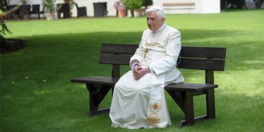 За карикатуру на Бенедикта XVI во Франции будут судить художника