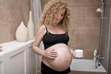 Как предупредить растяжки во время беременности?