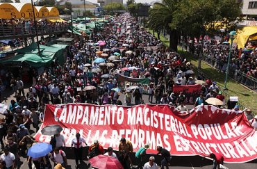 В Мехико полиция разогнала демонстрацию учителей – 40 человек ранены