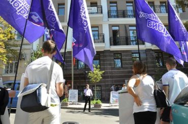 Активисты «Украинского выбора» провели акцию у Кабмина  против Соглашения с ЕС