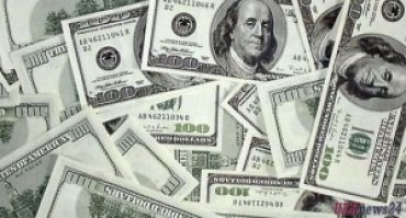 Нацбанк с боем опустил курс доллара