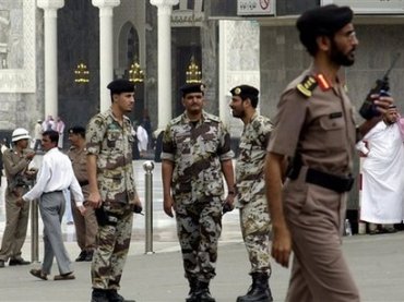 Религиозная полиция в Саудовской Аравии изымает у христиан кресты