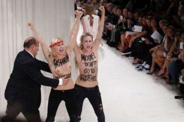Активистки FEMEN чуть не сорвали показ мод в Париже