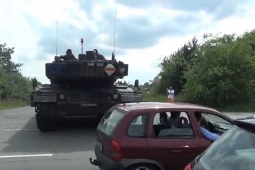 Колонна немецких танков вошла в Украину