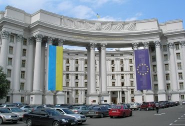 МИД наконец отзывает консула, который яростно защищал диктаторские законы Януковича