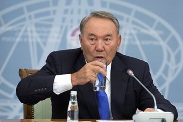 Назарбаев объявил бананы и фуа-гра вредными для казахов