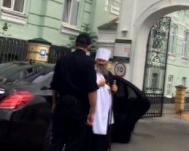 Полицейские, которые не выписали штраф настоятелю Киево-Печерской Лавры, наказаны