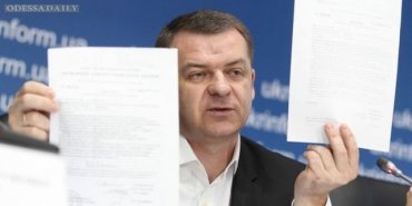 «Бриллиантовый» прокурор Корниец просит Порошенко заступиться за него