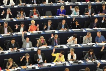 Европарламент требует немедленно освободить политзаключенных в России