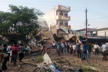 Взрыв в кафе в Индии унес жизни более 100 человек