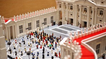 Американский священник сконструировал макет Ватикана из «Лего»