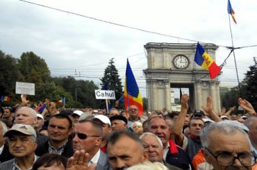 Участники митинга в Кишиневе призвали к всеобщей забастовке
